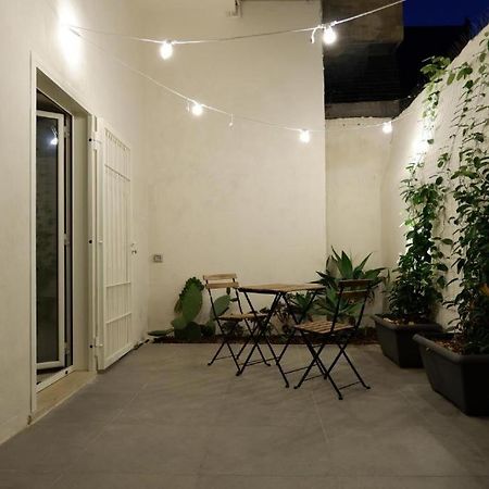 Апартаменты Dante'S Patio Бари Экстерьер фото